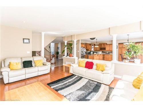 8 Playfair Court, Ancaster, ON - Indoor Photo Showing Living Room