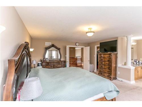 8 Playfair Court, Ancaster, ON - Indoor Photo Showing Bedroom