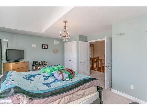 8 Playfair Court, Ancaster, ON - Indoor Photo Showing Bedroom