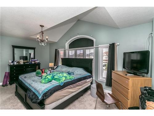 8 Playfair Court, Ancaster, ON - Indoor Photo Showing Bedroom