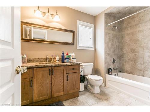 8 Playfair Court, Ancaster, ON - Indoor Photo Showing Bathroom