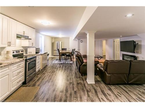 8 Playfair Court, Ancaster, ON - Indoor Photo Showing Kitchen