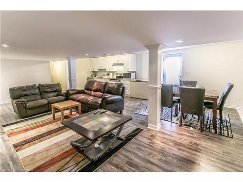 8 Playfair Court, Ancaster, ON - Indoor Photo Showing Living Room