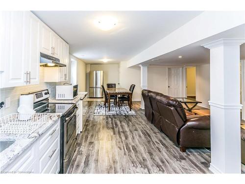 8 Playfair Court, Ancaster, ON - Indoor Photo Showing Kitchen