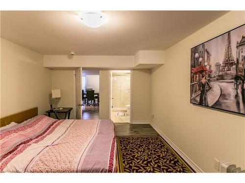 8 Playfair Court, Ancaster, ON - Indoor Photo Showing Bedroom