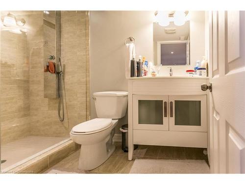 8 Playfair Court, Ancaster, ON - Indoor Photo Showing Bathroom