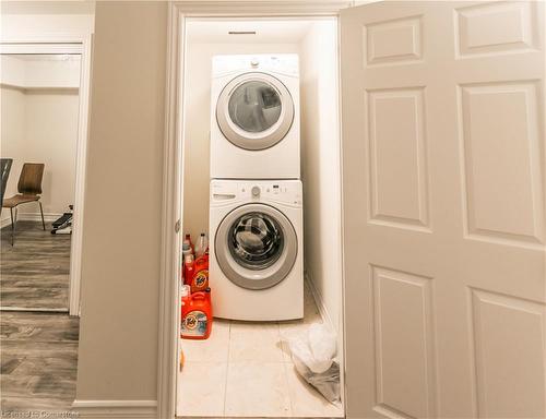 8 Playfair Court, Ancaster, ON - Indoor Photo Showing Laundry Room