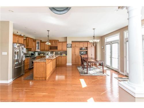 8 Playfair Court, Ancaster, ON - Indoor Photo Showing Kitchen