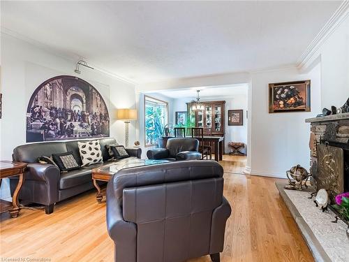 1842 Christopher Road, Mississauga, ON - Indoor Photo Showing Living Room