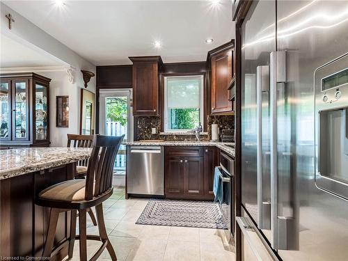 1842 Christopher Road, Mississauga, ON - Indoor Photo Showing Kitchen With Upgraded Kitchen