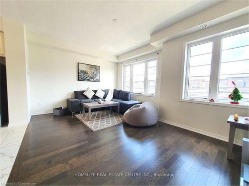 63 Holder Drive, Brantford, ON - Indoor Photo Showing Living Room