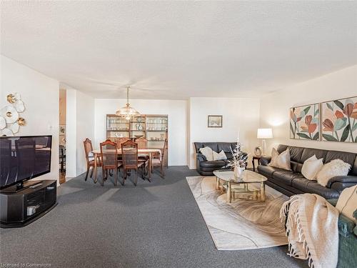 1204-61 Richview Road, Toronto, ON - Indoor Photo Showing Living Room