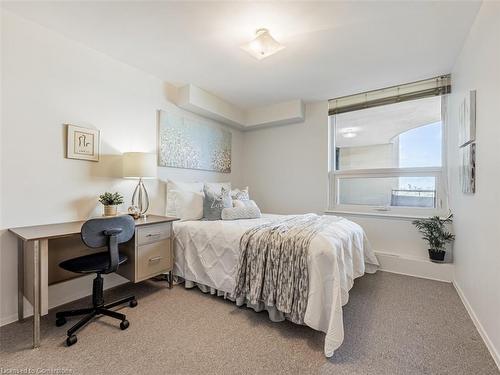 1204-61 Richview Road, Toronto, ON - Indoor Photo Showing Bedroom