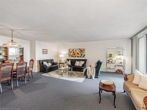 1204-61 Richview Road, Toronto, ON - Indoor Photo Showing Living Room