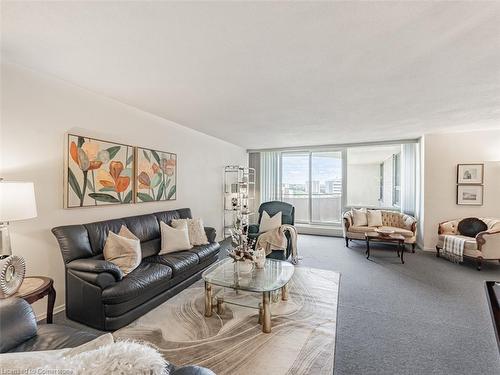 1204-61 Richview Road, Toronto, ON - Indoor Photo Showing Living Room