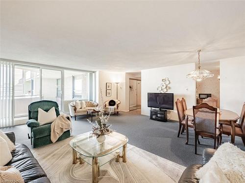 1204-61 Richview Road, Toronto, ON - Indoor Photo Showing Living Room