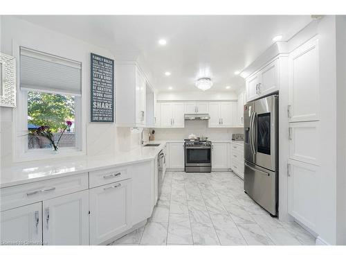 35 Jones Drive, Barrie, ON - Indoor Photo Showing Kitchen With Stainless Steel Kitchen