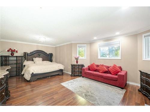 35 Jones Drive, Barrie, ON - Indoor Photo Showing Bedroom