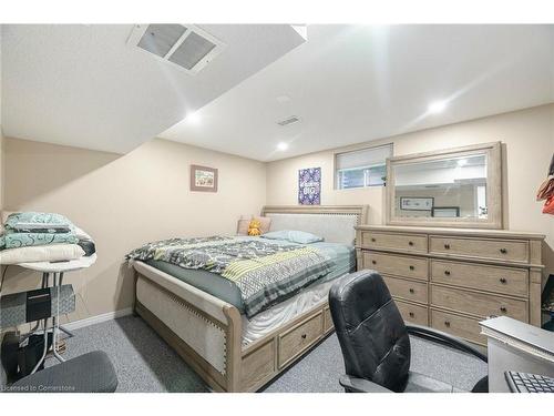 35 Jones Drive, Barrie, ON - Indoor Photo Showing Bedroom