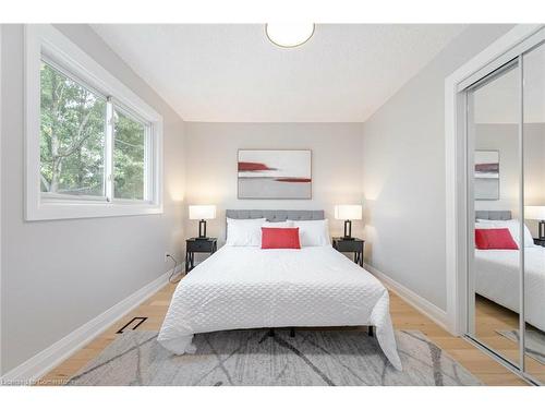 7318 Bendigo Circle, Mississauga, ON - Indoor Photo Showing Bedroom