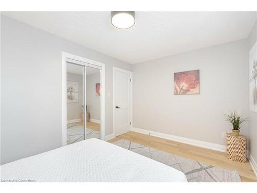 7318 Bendigo Circle, Mississauga, ON - Indoor Photo Showing Bedroom