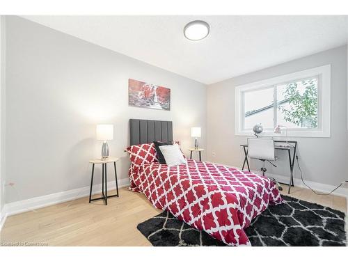 7318 Bendigo Circle, Mississauga, ON - Indoor Photo Showing Bedroom