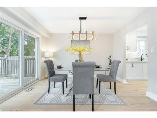 7318 Bendigo Circle, Mississauga, ON - Indoor Photo Showing Dining Room