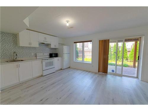 Bsmt-584 Pinery Trail, Waterloo, ON - Indoor Photo Showing Kitchen