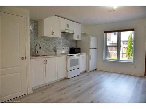 Bsmt-584 Pinery Trail, Waterloo, ON - Indoor Photo Showing Kitchen