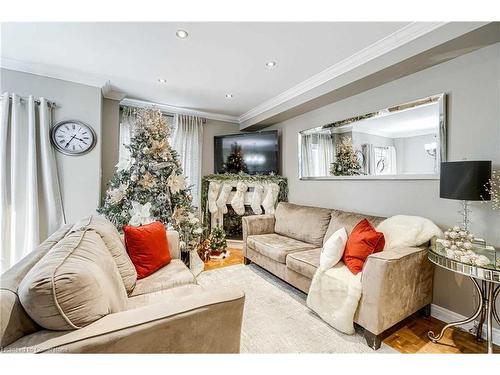 6708 Opera Glass Crescent, Mississauga, ON - Indoor Photo Showing Living Room