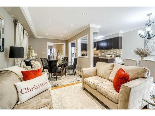 6708 Opera Glass Crescent, Mississauga, ON - Indoor Photo Showing Living Room