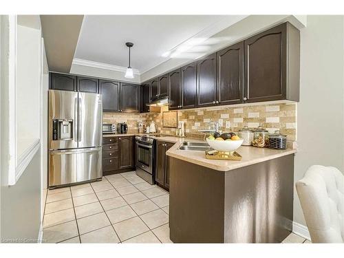 6708 Opera Glass Crescent, Mississauga, ON - Indoor Photo Showing Kitchen With Double Sink With Upgraded Kitchen