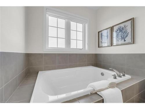 230 Maclachlan Avenue, Caledonia, ON - Indoor Photo Showing Bathroom