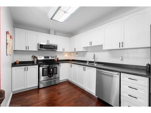 4363 Beverly Crescent, Lincoln, ON - Indoor Photo Showing Kitchen With Double Sink