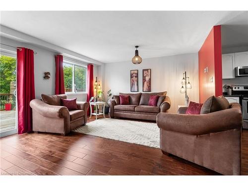 4363 Beverly Crescent, Lincoln, ON - Indoor Photo Showing Living Room