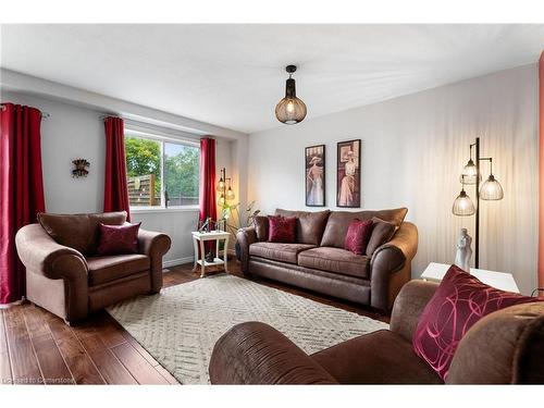 4363 Beverly Crescent, Lincoln, ON - Indoor Photo Showing Living Room