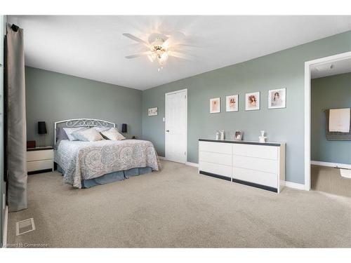 4363 Beverly Crescent, Lincoln, ON - Indoor Photo Showing Bedroom