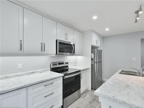 14-61 Vienna Road, Tillsonburg, ON - Indoor Photo Showing Kitchen With Stainless Steel Kitchen With Double Sink With Upgraded Kitchen