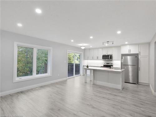 14-61 Vienna Road, Tillsonburg, ON - Indoor Photo Showing Kitchen With Stainless Steel Kitchen