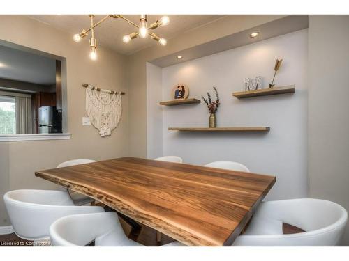 32 Manhattan Circle, Cambridge, ON - Indoor Photo Showing Dining Room