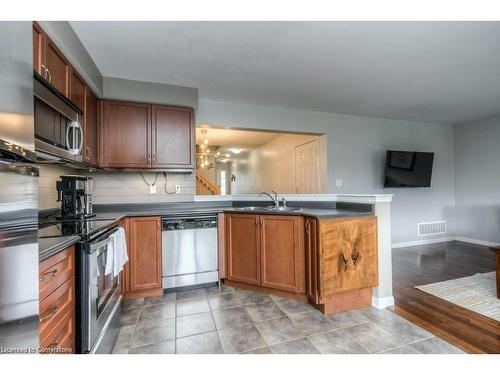 32 Manhattan Circle, Cambridge, ON - Indoor Photo Showing Kitchen With Double Sink