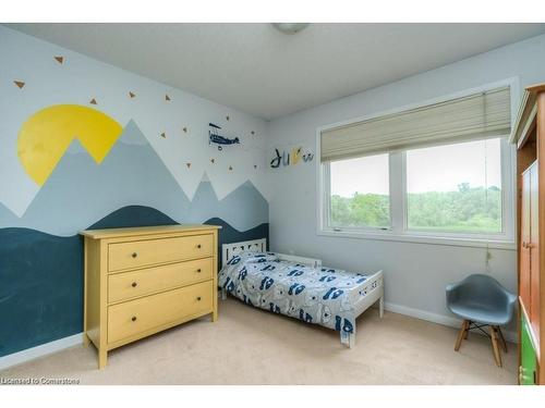 32 Manhattan Circle, Cambridge, ON - Indoor Photo Showing Bedroom