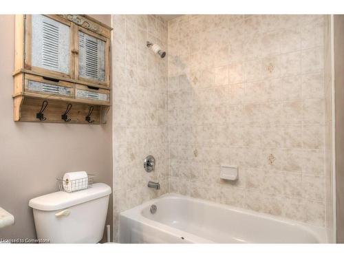 32 Manhattan Circle, Cambridge, ON - Indoor Photo Showing Bathroom