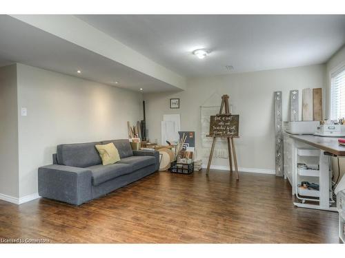 32 Manhattan Circle, Cambridge, ON - Indoor Photo Showing Living Room