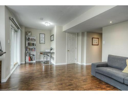 32 Manhattan Circle, Cambridge, ON - Indoor Photo Showing Living Room