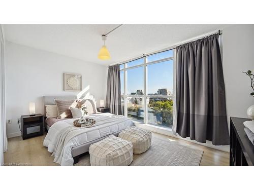 612-10 Capreol Court, Toronto, ON - Indoor Photo Showing Bedroom