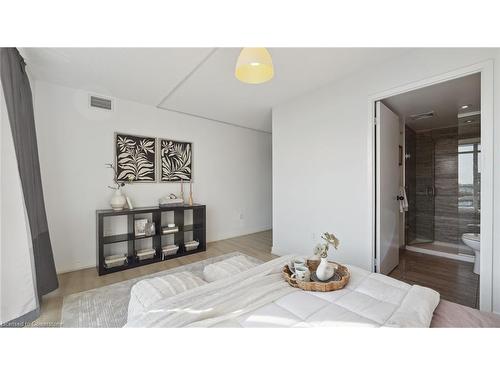 612-10 Capreol Court, Toronto, ON - Indoor Photo Showing Living Room