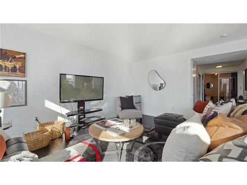 612-10 Capreol Court, Toronto, ON - Indoor Photo Showing Living Room