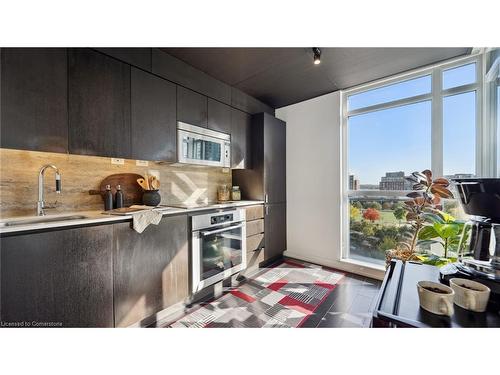 612-10 Capreol Court, Toronto, ON - Indoor Photo Showing Kitchen