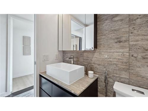 612-10 Capreol Court, Toronto, ON - Indoor Photo Showing Bathroom